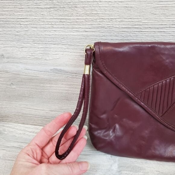 Vintage maroon envelope clutch wristlet made in Taiwan R.O.C - Picture 2 of 14